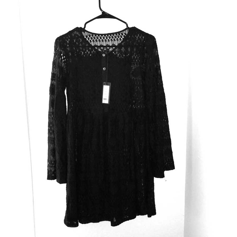 Romeo and Juliet could tour black lacy dress